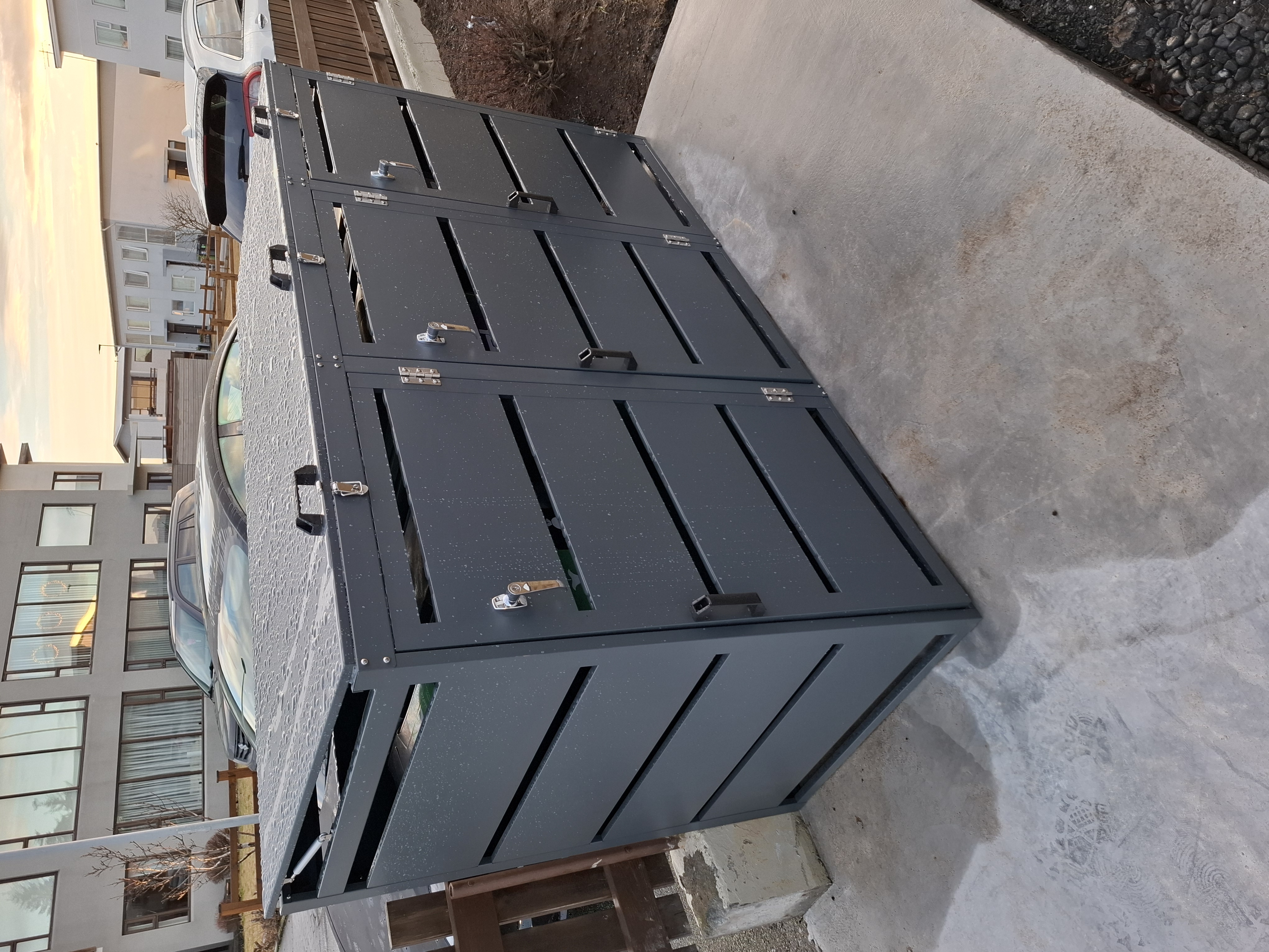 Sorptunnuskýli í garði